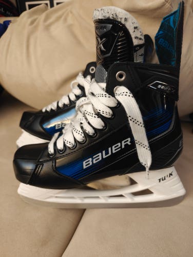 Used Senior Bauer X Hockey Skates Regular Width Size 6