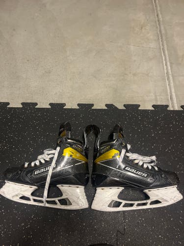 Used Senior Bauer 8.5 Supreme UltraSonic Hockey Skates