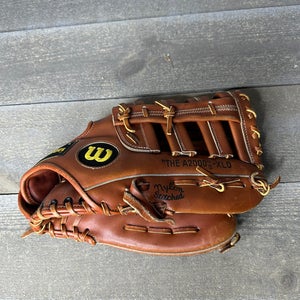 Vintage  “The A2000” XLO Wilson RHT Baseball Glove Made In Japan 12.5”