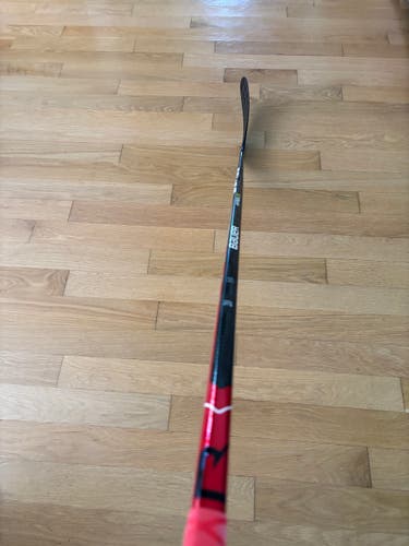 Used Senior Bauer Vapor Hyperlite Right Handed Hockey Stick P92M Pro Stock