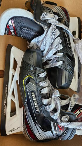 New Junior Bauer Vapor 2X Pro Hockey Goalie Skates Regular Width Pro Stock Size 4.5