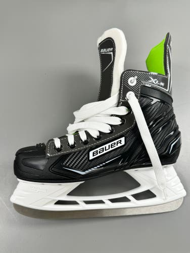 New Bauer Size 5 XLS Hockey Skates
