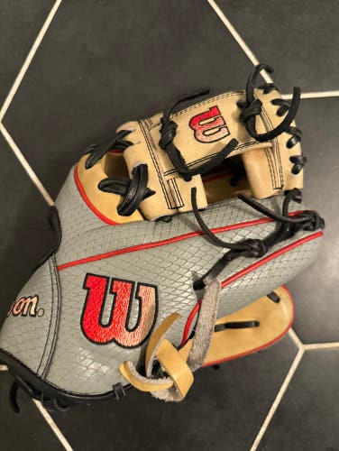 Used Infield 11.25" A2000 Baseball Glove
