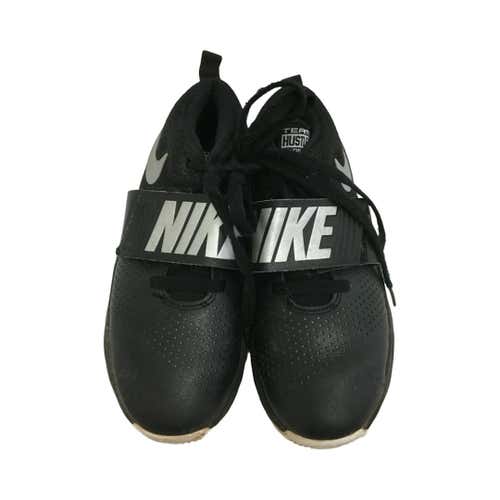 Used Nike Team Hustle Junior 04.5 Basketball Shoes