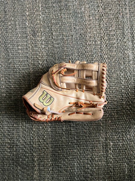 Used Right Hand Throw Wilson Outfield A2000 1799 Pro-Stock Baseball Glove 12.75"