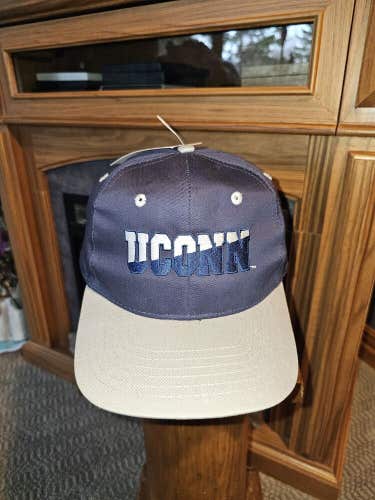 NEW Vintage University of Connecticut Uconn Huskies College Sports Snapback Hat