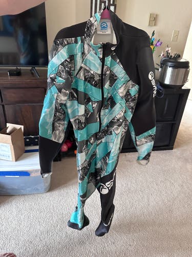 Used Adult Medium Unisex SYNC Ski Suit