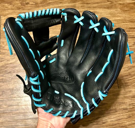 Used Wilson A1000 Right Hand Throw Baseball Glove