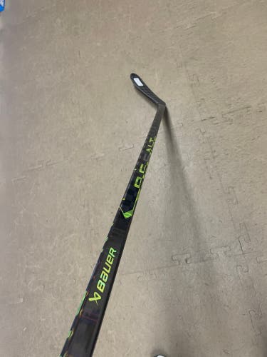 New Junior Bauer Left Hand P28 Ag5nt Hockey Stick