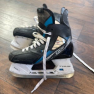 Used Senior True Regular Width 8.5 TF7 Hockey Skates