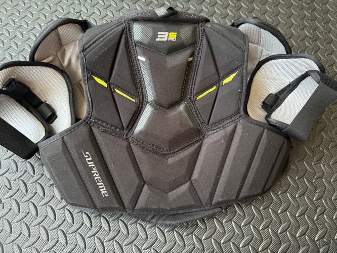 Used Medium Bauer Supreme 3S Pro Shoulder Pads