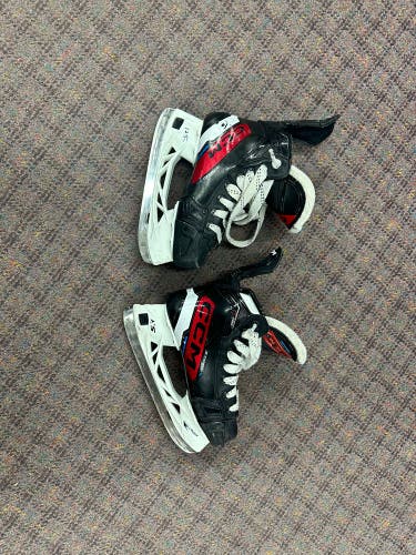 Used Youth CCM Regular Width Size 2.5 Jetspeed FT680 Hockey Skates