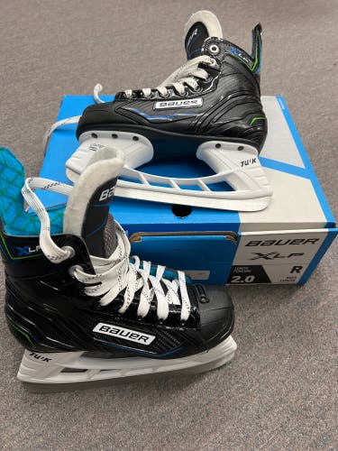 Used Junior Bauer Regular Width Size 2 XLP Hockey Skates