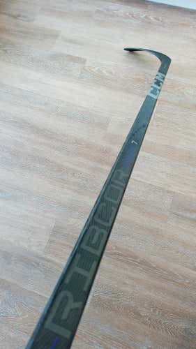 CCM Ribcor Trigger 7 Hockey Stick - Intermediate Right Handed P88 65 Flex