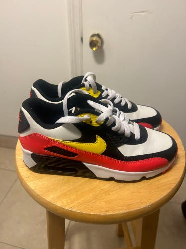 Nike AirMax Youth size 6