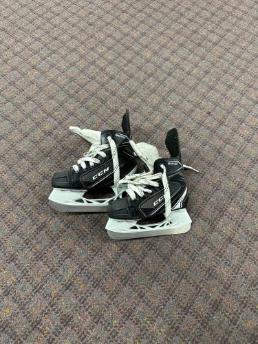 Used Youth CCM 10 Tacks 9040 Hockey Skates