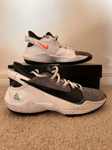 Used Size 5.5 (Youth 5.5) Nike Zoom Freak 2 Shoes