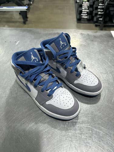 Used Jordan Junior 03.5 Basketball Shoes