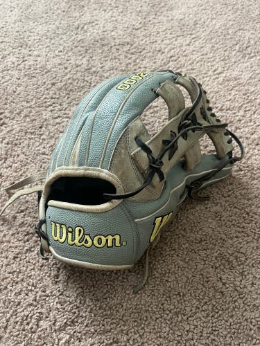 Used Wilson A2000 1912 12” Baseball Glove