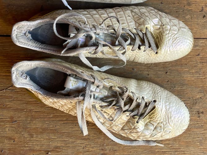 Used Adult Low Top Molded Cleats