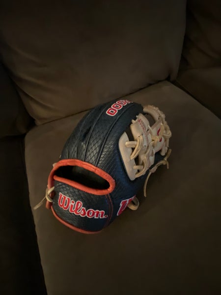 Used 2023 Wilson Right Hand Throw Infield A2000 Baseball Glove 11.25"