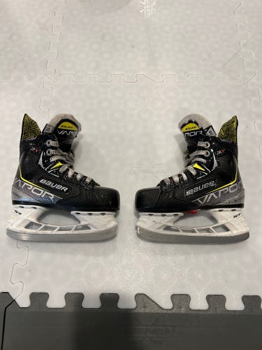 Used Youth Bauer Regular Width 10 Vapor 3X Hockey Skates