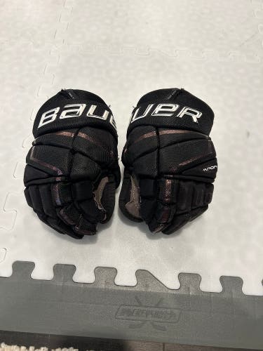 Used  Bauer 10" Vapor 3X Pro Gloves