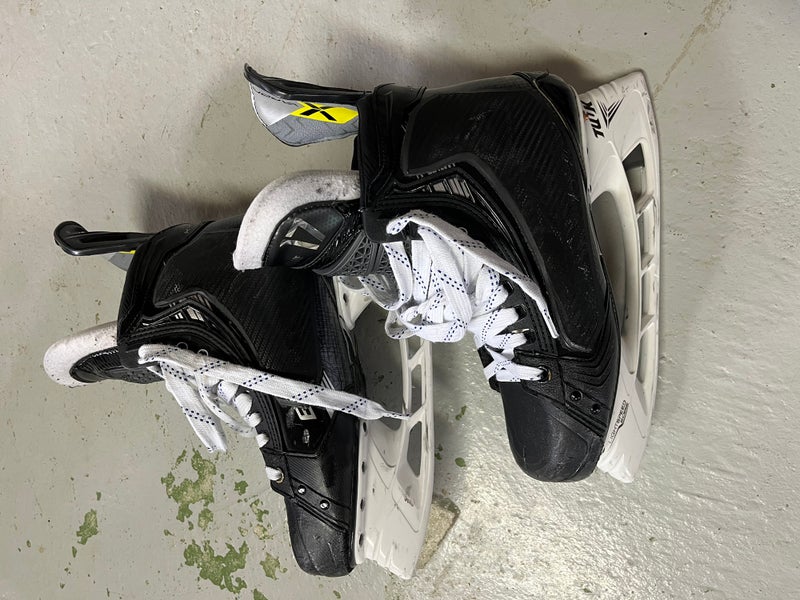 Used Senior Bauer Regular Width Pro Stock 9 Vapor Hyperlite 2 Hockey Skates