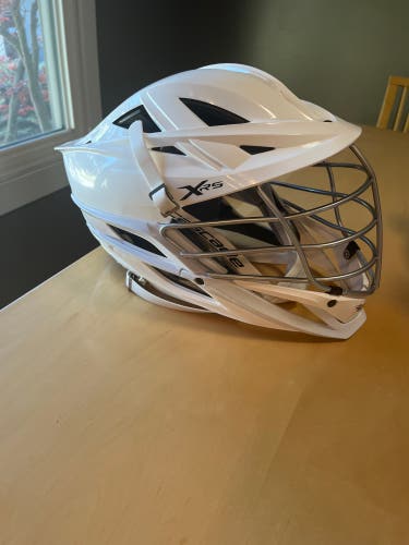 Gently Used White Cascade XRS Lacrosse Helmet