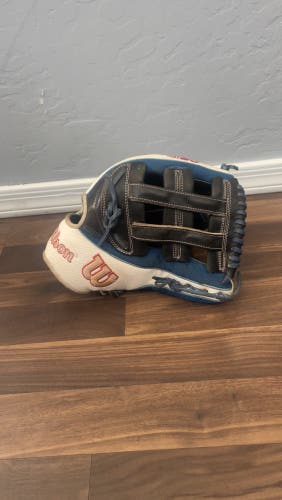 Used 2022 Outfield 12.5" A2K MB50 Baseball Glove