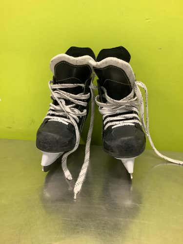 Used Ccm 9040 Youth 11.0 Ice Hockey Skates