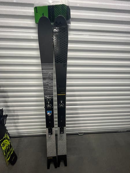 LINE SAKANA 181cm+フリッチ　テクトン Line Sakana 181 cm Alpine Touring Skis With Bindings and skins