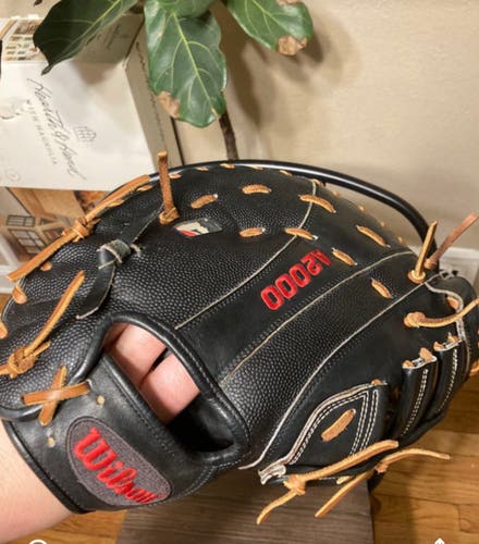 Relaced/reconditioned Wilson 1st Base Mitt