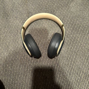 Beats headphones in good condition