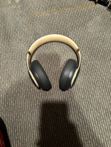 Beats headphones in good condition