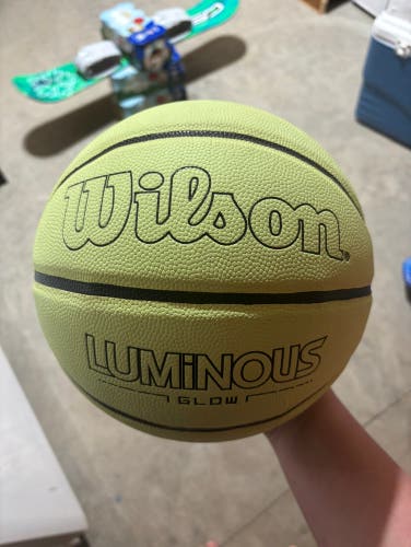 New Men's Wilson Basketball