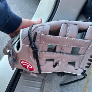 New Rawlings   12" Softball Glove