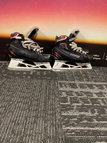 Used Junior Bauer Regular Width  Size 3 Vapor X700 Hockey Goalie Skates