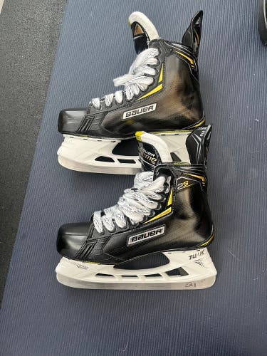 Barely Used Bauer Regular Width  8.5 Supreme 2S Hockey Skates