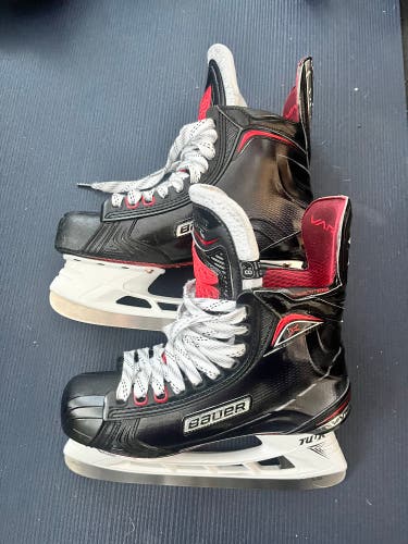 Used Bauer Regular Width  8.5 Vapor 1X Hockey Skates