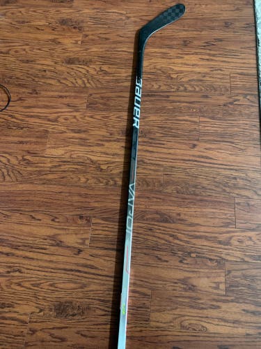 Used Senior Bauer Right Handed P28  Vapor Hyperlite Hockey Stick