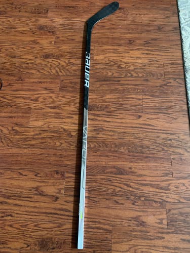 Used Senior Bauer Right Handed P28 Pro Stock Vapor Hyperlite Hockey Stick