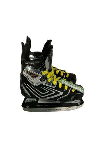 Used Ccm Vector Junior Ice Hockey Skates Size 6 W