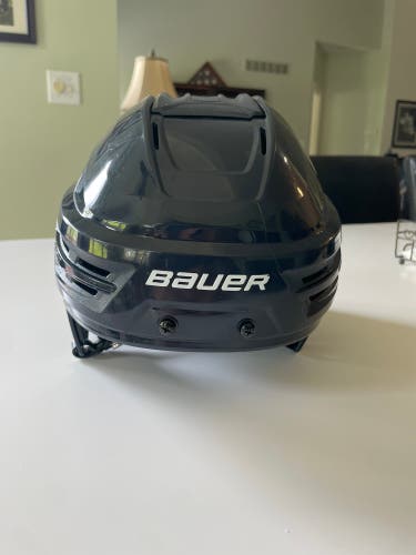 New Medium Bauer Pro Stock Re-Akt 85 Helmet