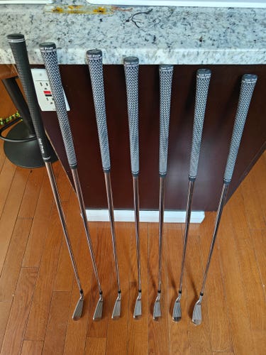 Used Men's Titleist T100 Right Handed Iron Set 7 Pieces Steel Shaft