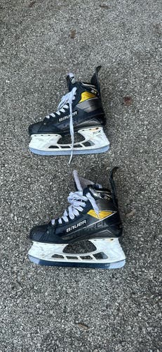 Used Senior Bauer 8.5 Supreme 3S Pro Hockey Skates
