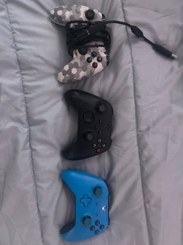 Used  Xbox Controllers