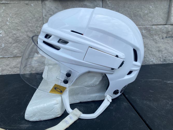 CCM Tacks 910 Pro Stock Hockey Helmet Oakley Visor Combo Medium White 3730