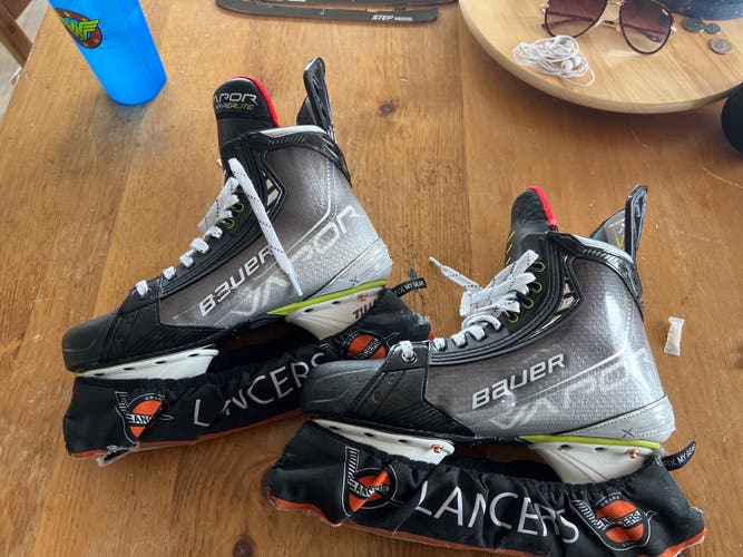 Used Intermediate Bauer Extra Wide Width 7.5 Vapor Hyperlite Hockey Skates