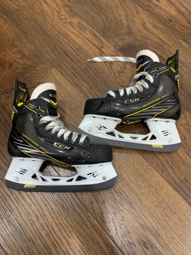 Junior New CCM Super Tacks Hockey Skates  Width D Size 4